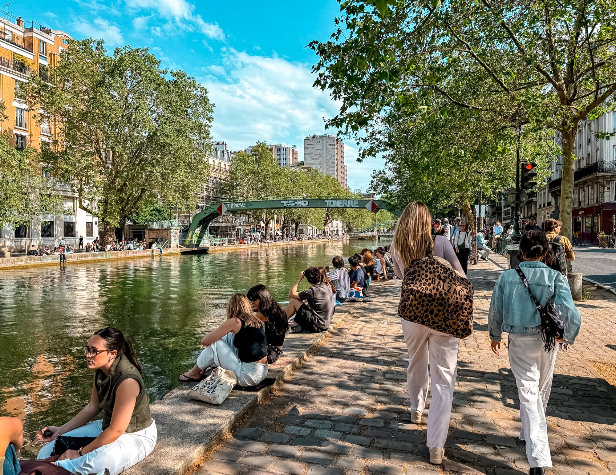 Paris Travel Guide (5).png
